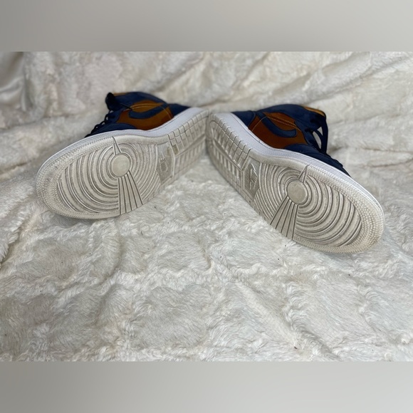 Air Jordan 1 Mid SE "Stain Gold" sneakers size 11.5 - Picture 5 of 6